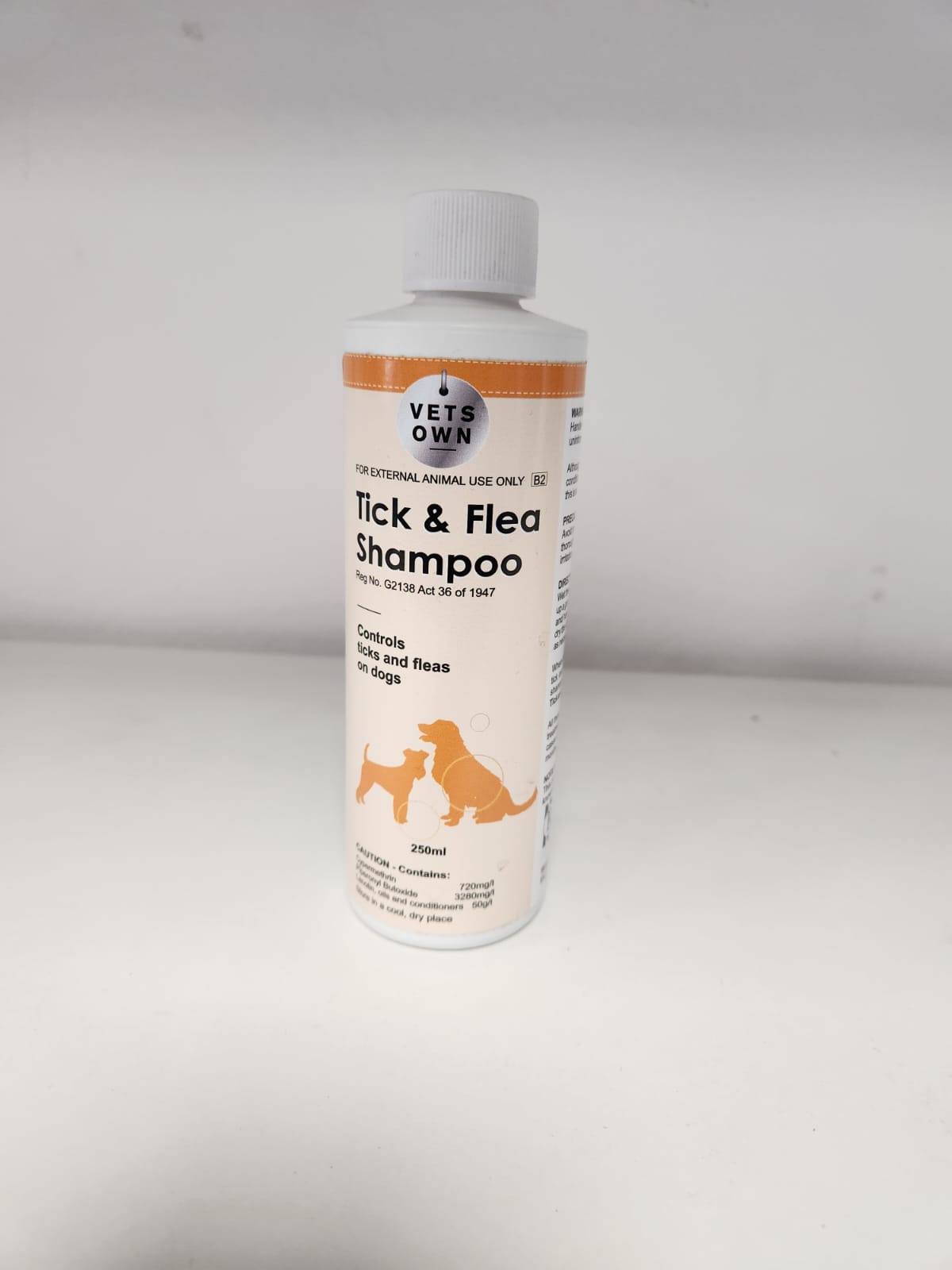 VETS OWN TICK AND FLEA SHAMPOO 250ML